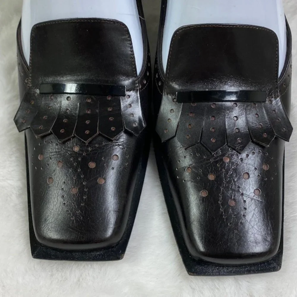 Stuart Weitzman Closed Toe Slide On Leather Heels, size‎ 7 N